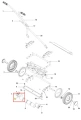 Śruba kosiarki Husqvarna Exclusive 54, metaliczna, cylindryczna, w kolorze srebrnym. Widoczna z boku, na neutralnym tle. Zawiera gwint oraz gniazdo na klucz, przeznaczona do mocowania. Zbliżenie na detale konstrukcji.