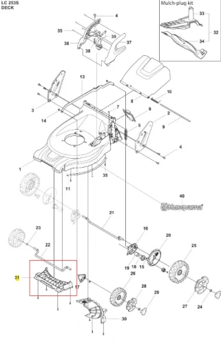 Osłona kosiarki LC 253S Husqvarna, prezentowana z boku, ukazuje element w kształcie prostokąta. Wykonana z wytrzymałego, czarnego materiału. Widoczne otwory montażowe oraz logo Husqvarna w prawym górnym rogu. Tło proste, białe.