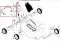 Linka kosiarki LC 153S Husqvarna, wygięta w kształt litery U, wykonana z metalu, w kolorze czarnym. Element mocowania, przedstawiony w zbliżeniu, z wyraźnym detalem montażowym. Widok z góry na schemat konstrukcji kosiarki, na białym tle.