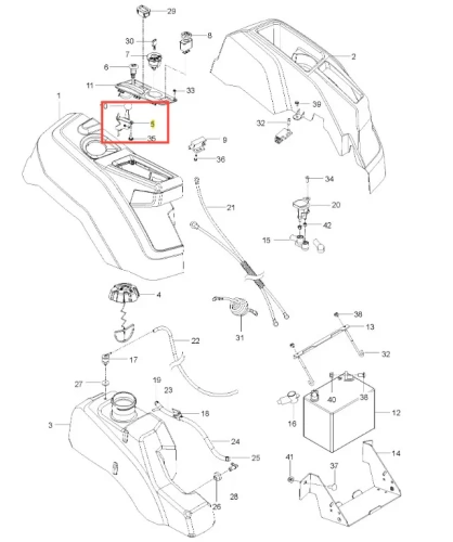 Linka gazu do kosiarki Husqvarna Z242F w zbliżeniu, z wyraźnymi mocowaniami, na prostym tle podkreślającym detale techniczne, część sprzętu ogrodowego.