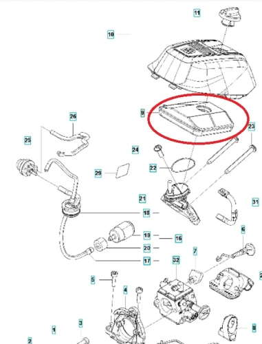 Filtr powietrza pilarki Husqvarna 543XP, 543XPG, prostokątny, w kolorze szarym, z centralnym otworem. Widoczny z boku, w szczegółach ujęcia. Materiał plastikowy, gładka powierzchnia, minimalistyczny design. Dobrze widoczne mocowania i napisy.