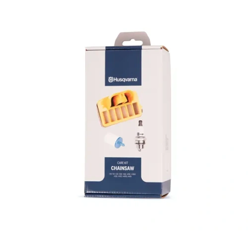 Zestaw serwisowy Husqvarna do pilarek 135/435/440 II, w kartonowej tubie z logo, żółtym elementem narzędzia, białym tłem oraz granatowo-szarymi akcentami i wyraźnymi napisami.