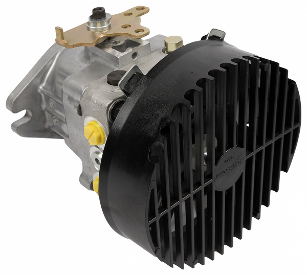 Pompa kosiarki PZ 29 Husqvarna z metalową obudową, czarną wentylacją, żółtymi przyciskami i metalowymi mocowaniami. Idealna do przycinania trawy w wąskich miejscach.