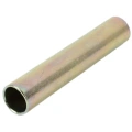 Oś kosiarki o zerowym promieniu skrętu Z448 Husqvarna w kolorze metalicznym, cylindryczna, gładka, o długości około 25 cm. Ujęcie z boku, ukazujące zewnętrzną powierzchnię oraz otwór; brak widocznych napisów lub logo na powierzchni.