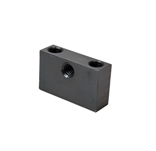 Wspornik kosiarki PZ 29 Husqvarna, czarny, prostokątny metalowy z otworami na śruby, matowa powierzchnia, frontalne ujęcie, leży na jednolitym tle, gwintowane mocowania.