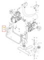 Śruba kosiarki Z560X Husqvarna, metalowa, w kolorze srebrnym, z gwintem o standardowej długości. Widoczna z boku, na tle części silnika i ramy urządzenia. Szczegółowy widok na główkę śruby z oznaczeniem numerycznym 19.