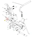 Skrętna oś do kosiarki Husqvarna Z448, metalowa, z zaznaczoną częścią 16. Element w układzie mechanicznym, widoczny w perspektywie frontalnej. Wykonana z metalu, z numerowanymi detalami i mocowaniami, na planie technicznym.