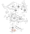 Tuleja noża kosiarki o zerowym promieniu skrętu PZ 29D Husqvarna, metalowa, okrągła, z centralnym otworem. Widok z góry, leżąca na diagramie. Wzory montażowe i numery elementów są widoczne. Tło jest neutralne, w bieli.
