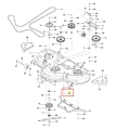 Śruba kosiarki PZ 29D Husqvarna w kolorze metalicznym, o cylindrycznym kształcie. Widoczna z boku na rysunku technicznym, otoczona szczegółami innych elementów. Zastosowanie do montażu akcesoriów kosiarki, istotny element konstrukcji.