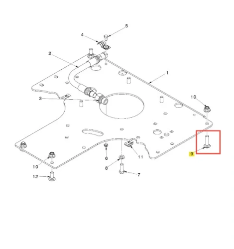 Metalowa śruba do kosiarki Husqvarna Z448, stalowa, pionowa, z gwintem u podstawy, na tle części kosiarki. Przeznaczona do montażu w osprzęcie z zerowym promieniem skrętu.