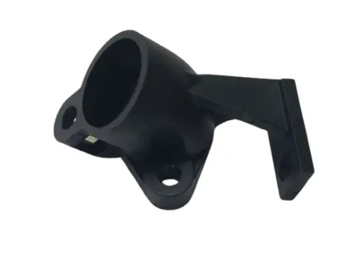 Podstawa filtra do pilarki Husqvarna 42, 246 w kolorze czarnym, wykonana z tworzywa sztucznego. Ujęcie z boku, produkt leży na płaskiej powierzchni. Widoczne dwa otwory montażowe oraz wyprofilowany kształt do mocowania filtra.