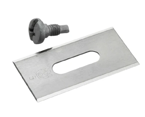 Zestaw składa się z metalowego ostrza z centralnym otworem oraz małej śruby. Ostrze jest gładkie, ma proste krawędzie i jest naświetlone z boku. Śruba ma szary kolor i płaską główkę, co wskazuje na możliwość łatwego mocowania.