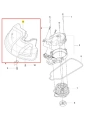 Szara osłona podkaszarki Husqvarna 215iL z widoczną strzałką kierunkową, chroniąca przedłużacz. Widok z boku eksponuje kształt, mocowania i detale konstrukcyjne z numerami części.