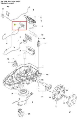 Element 10 z dolnej części podwozia robota koszącego Automower 310E NERA Husqvarna, prostokątny z numerem. Zdjęcie z góry pokazuje detale złączek i przewodów na białym tle.