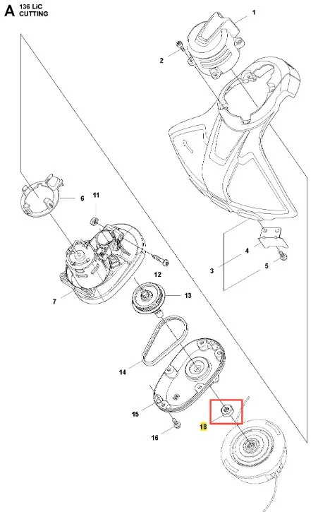 Nakrętka podkaszarki 136LiC Husqvarna, metalowa, w kolorze srebrnym. Uchwyty widoczne na złożonym fragmencie. Ujęcie z boku, ukazujące detale oraz mocowania, na tle technicznym diagramu z innymi częściami.