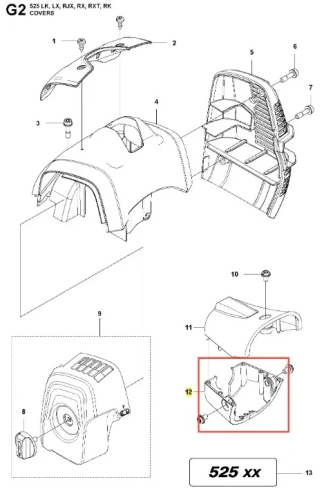 Osłona podkaszarki Husqvarna 525LK, w kolorze ciemnoszarym, z ergonomicznymi kształtami. Widoczna z boku, z detalami wentylacyjnymi oraz otworami montażowymi. Tekstura gładka, materiał plastikowy. Produkt leżący na białym tle.
