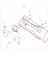 Linka gazu do podkaszarki Husqvarna 122C, zbliżenie na detal, ukazana z boku. Element metalowy z plastikową osłoną, w kolorze czarnym. Wyraźnie widoczne mocowania, wpleciony w kształt litery C. Przeznaczona do precyzyjnej regulacji silnika.