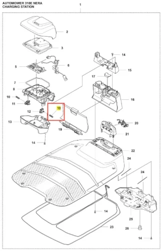 Sprężyna robota koszącego Automower 310E NERA Husqvarna, metalowa, w kolorze srebrnym. Wyeksponowana z boku, widoczne mocowanie. Element zamontowany w stacji ładującej, otoczenie proste na białym tle, szczegóły konstrukcyjne czytelne.