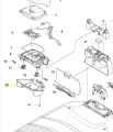 Obudowa robota koszącego Automower 310E Husqvarna z widocznymi mocowaniami, przyciskami, nieczytelnymi etykietami oraz gładkimi i teksturowanymi powierzchniami; części rozłożone w zestawie technicznym, ujęcie płaskie.