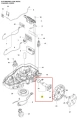 Silnik koła robota koszącego Automower 310E NERA Husqvarna, srebrno-szary, cylindryczny, z widocznym złączem, montażem i przewodami. Białe tło.