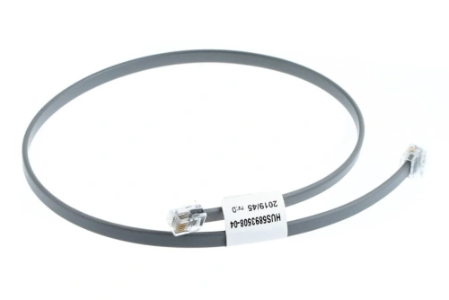 Wiązka robota koszącego Husqvarna Automower 310 Mark II, szara, z dwoma złączami RJ-45. Produkt leży na białym tle, wyraźnie pokazując detal złącz oraz oznaczenia na etykiecie. Kabel ma gładką, elastyczną fakturę.