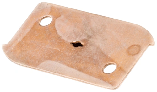 Styk ładowania do robota Husqvarna Automower Solar Hybrid, prostokątny, metaliczny w kolorze mosiądzu, z dwoma otworami montażowymi i centralnym zagłębieniem, na białym tle.