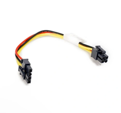 Kabel do akumulatora robota Husqvarna Automower 535 AWD, czarny z czerwonym, żółtym i czarnym przewodem. Końcówki z plastikowymi, spłaszczonymi złączami. Produkt na białym tle pod kątem ukazującym detale.