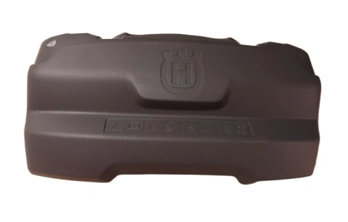 Czarny zderzak do robota koszącego Automower 520 EPOS Husqvarna, frontalny widok. Gładka, matowa powierzchnia, logo Husqvarna i symbole ostrzegawcze na dole. Ergonomiczny kształt chroniący urządzenie.