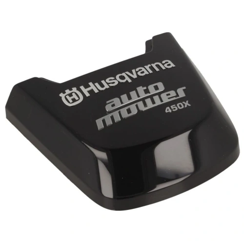 Czarna, błyszcząca osłona robota koszącego Husqvarna AUTOMOWER 450X z napisem Husqvarna i auto mower 450x w srebrnym kolorze, ukazująca symetryczny kształt i detale krawędzi.