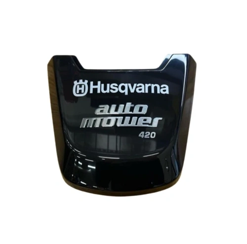 Pokrywa robota koszącego Husqvarna AUTOMOWER 420 w kolorze czarnym, z wyraźnym białym napisem Husqvarna oraz auto mower 420. Ujęcie frontalne, produkt leży poziomo, z lekkim połyskiem na powierzchni.