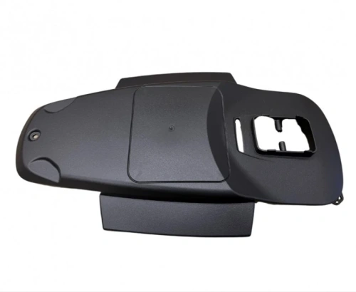 Czarna, matowa pokrywa górna do robota koszącego Automower 550 Husqvarna, prostokątna z wycięciem i otworem do mocowania, chroniąca wnętrze urządzenia.