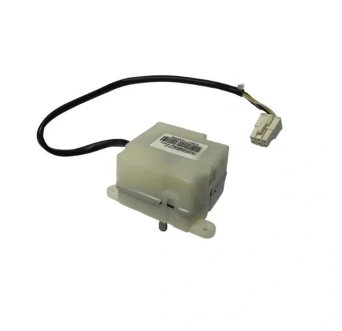 Silnik robota koszącego Automower 405X Husqvarna w kolorze białym, z widocznym oznaczeniem i złączem. Ujęcie z boku, pokazujące prostokątny kształt oraz przewód. Produkt zainstalowany, z przejrzystym tłem.