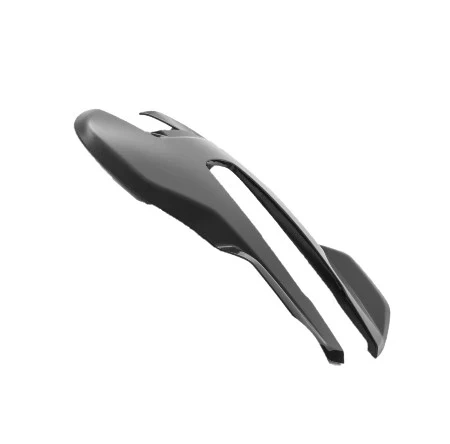 Osłona robota koszącego Automower 310 Mark II Husqvarna w kolorze czarnym, wykonana z tworzywa sztucznego. Produkt pokazany z boku, w pozycji poziomej, z widocznymi otworami i aerodynamicznymi kształtami, bez dodatkowych napisów czy logo.