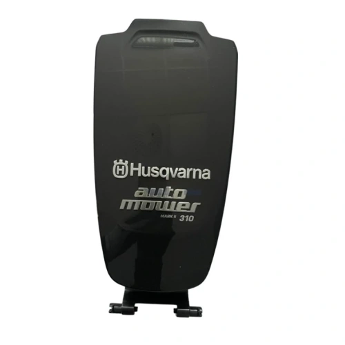Czarna osłona tłumika do robota Husqvarna Automower 310 Mark II z srebrnym logo i napisem auto mower na froncie, gładka, z mocowaniem u dołu, prezentowana frontalnie w centrum.