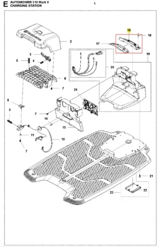 Panel do ładowania dla robota koszącego Automower 310 Mark II Husqvarna, z widocznym podłożem w teksturze kratki. Elementy w kolorze szarym. Ujęcie pokazuje szczegóły konstrukcyjne oraz położenie komponentów, w tym złącza i śruby.