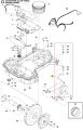 Schemat dolnej części podwozia robota koszącego Automower Solar Hybrid Husqvarna. W zestawie widoczne elementy takie jak koła, silnik, przewody oraz komponenty montażowe. Elementy rozmieszczone na białym tle, detale techniczne są czytelne.