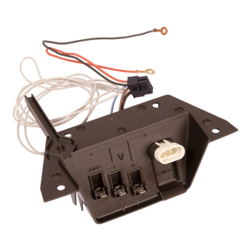 Wspornik robota koszącego AUTOMOWER 105 Husqvarna w kolorze czarnym, z trzema widocznymi portami oraz białą złączką. Ujęcie z góry, produkt leży poziomo, otoczony przewodami elektrycznymi. Niezbędne mocowania i oznaczenia na obudowie.