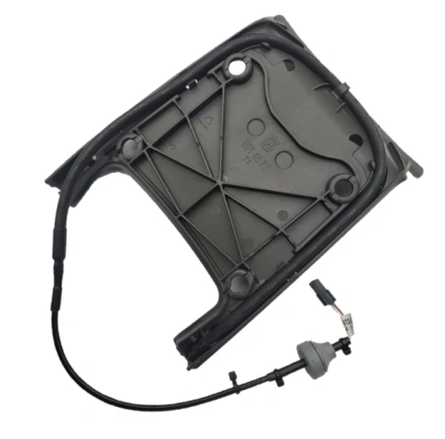 Wyłącznik robota koszącego Automower 435X AWD NERA, widoczny z góry, w pozycji leżącej. Element wykonany z ciemnoszarego plastiku, z wyraźnie zaznaczonymi otworami montażowymi. Obok widać przewód z konektorem. Tło proste.