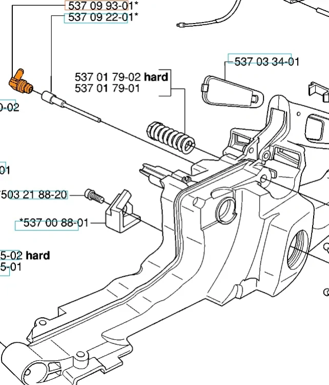 Łącznik przewodu paliwa do pilarek Husqvarna 372XP, 385XP, w kolorze pomarańczowym. Ujęcie z boku, pokazujące detale montażowe oraz numery części. Umiejscowiony na tle białym, podkreślającym precyzyjne oznaczenia i kształt komponentu.