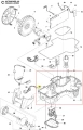 Podwozie robota koszącego AUTOMOWER 105 Husqvarna w kolorze czarnym. Widok z góry, ukazuje szczegóły konstrukcji, w tym otwory na mocowania oraz elementy montażowe. Tło proste, białe, dla lepszej widoczności detali.