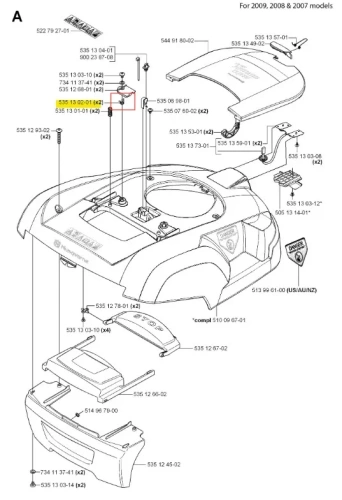 Sprężyna robota koszącego Automower 220 AC Husqvarna, metalowa konstrukcja, w kolorze srebrnym. Widok z góry, zbliżenie na miejsce montażu. Otoczenie na białym tle. Zawiera detale mocowania z widocznymi śrubami i otworami.