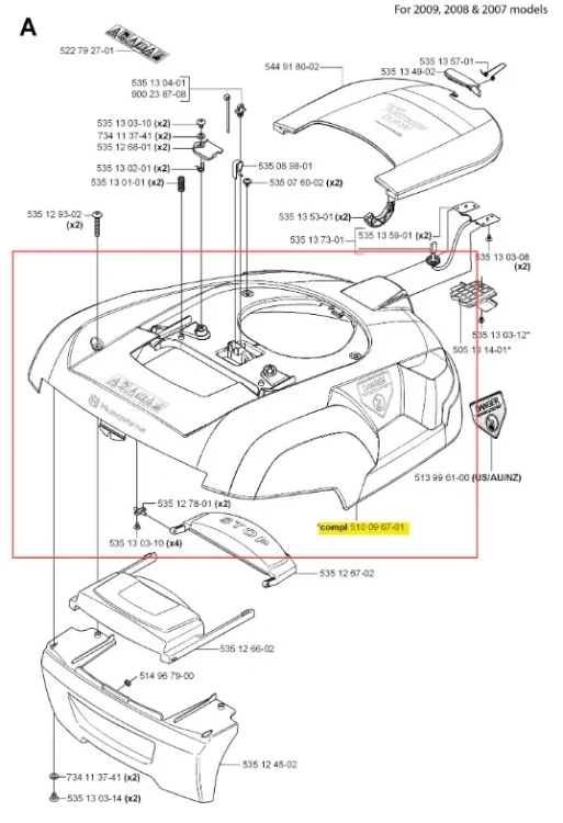 Górna obudowa robota koszącego Automower 220 AC Husqvarna, czarna z szarymi akcentami, widok frontalny z pokrywą, przyciskiem uruchamiającym, logo Husqvarna i elementami montażowymi na białym tle.