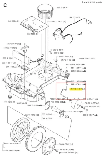Szary, metalowy wspornik litera „L” do Automower 220 AC Husqvarna z dwoma otworami montażowymi, leżący na gładkim podłożu. Idealny do stabilnego mocowania robota.