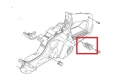 Amortyzator pilarki Husqvarna 555/556/560XP/XPG/562XP/XPG, srebrny z spiralnym wzorem, zamontowany w obudowie na jasnym tle, podkreślający szczegóły i kształt elementu.