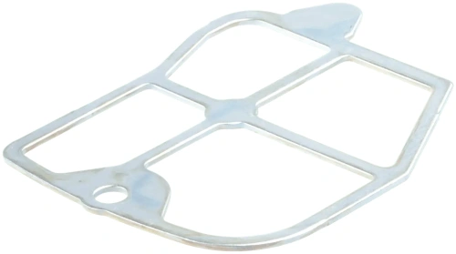 Pokrywa filtra powietrza do pilarki Husqvarna 120 Mark II, 230, 240, wykonana z metalowego materiału w kolorze srebrnym, z wycięciami i zamontowanym uchwytem. Produkt pokazany z boku, w zbliżeniu, na jednolitym tle.