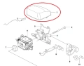 Filtr powietrza do pilarki Husqvarna 346/353XP, w kolorze czarnym, o gładkiej, plastikowej fakturze. Produkt leży na białym tle, z widocznym logo Husqvarna. Zdjęcie pokazuje filtr w w widoku z góry, ukazując jego kształt oraz otwory wentylacyjne.