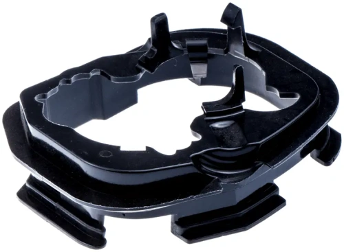 Czarna przegroda izolacyjna gaźnika do pilarek Husqvarna 135, 140, 435, 440, z tworzywa, widok z przodu, poziomo, z charakterystyczną ramką i mocowaniami na białym tle.