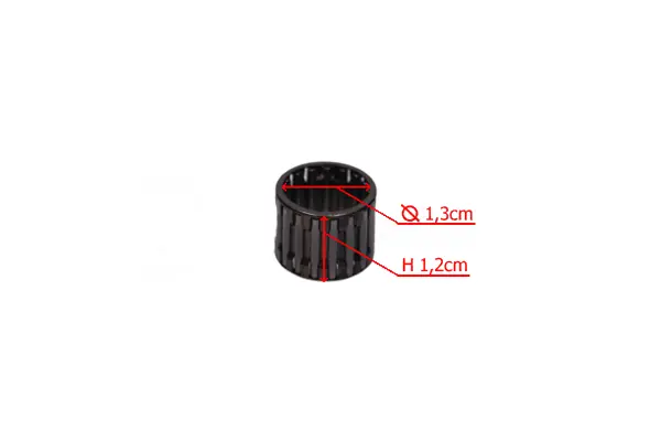 Bęben sprzęgła pilarki Husqvarna, czarny, cylindryczny, z widocznymi otworami. Średnica 1,3 cm, wysokość 1,2 cm. Ujęcie frontalne, ukazujące produkt na białym tle. Idealny do modeli Husqvarna 545/550XP/XPG/555/560XP/XPG.