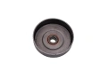 Bęben sprzęgła pilarki w kolorze czarnym, okrągły z centralnym otworem. Wykonany z metalu, z widocznym łożyskiem, z drobnymi zarysowaniami na powierzchni. Produkt leży płasko na białym tle, ukazując szczegóły konstrukcyjne.