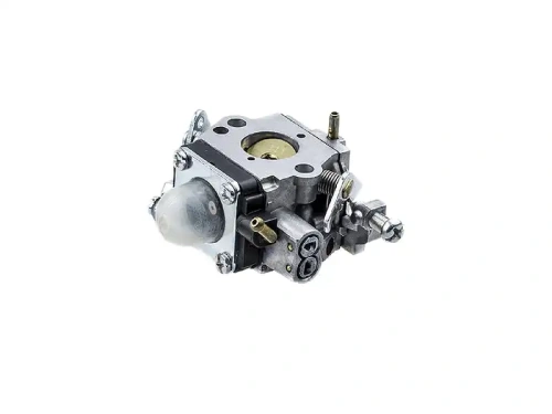 Gaźnik do piły Husqvarna 336/339 XP w kolorze metalicznym, ukazujący detale konstrukcyjne, z widocznymi otworami i łącznikami. Produkt stoi na tle białym, pokazany z boku, ukazując mechanizmy i przyłącza do paliwa.